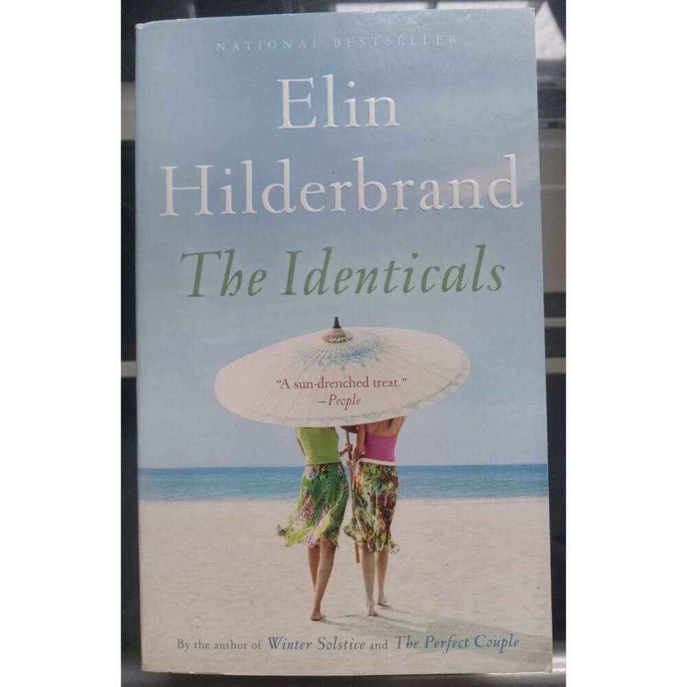 The Identicals by Elin Hilderbrand – Paperback VG